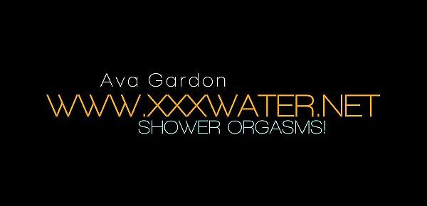  Ava Gardon masturbates with shower head